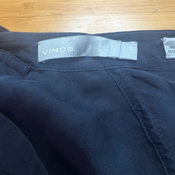 GUC Vince- Navy Blue Silk V-Neck Top. Size 4 - Picture 3 of 6